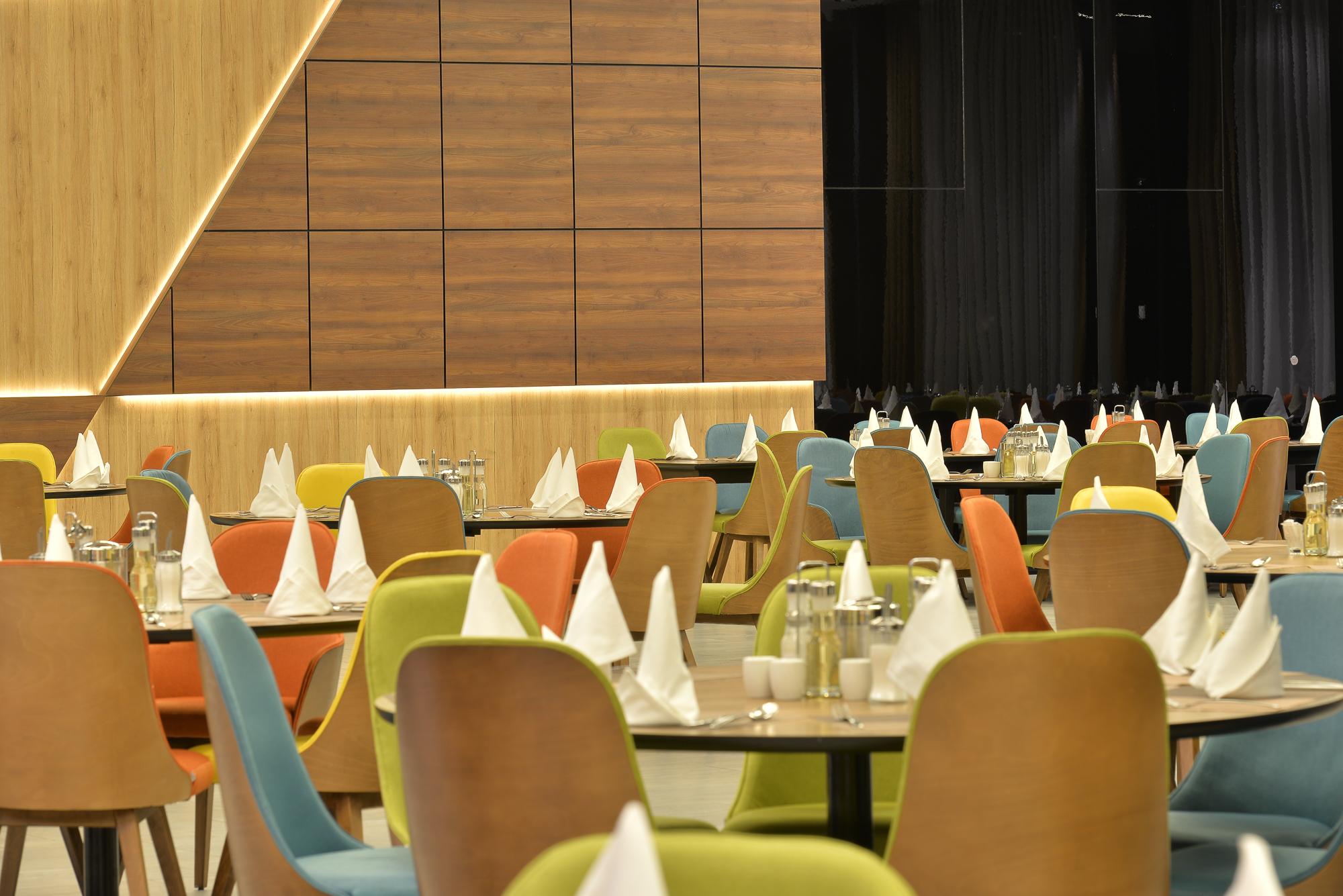 Hotel Hills Sarajevo Congress & Thermal Spa Resort Ilidža Bagian luar foto The interior of the restaurant