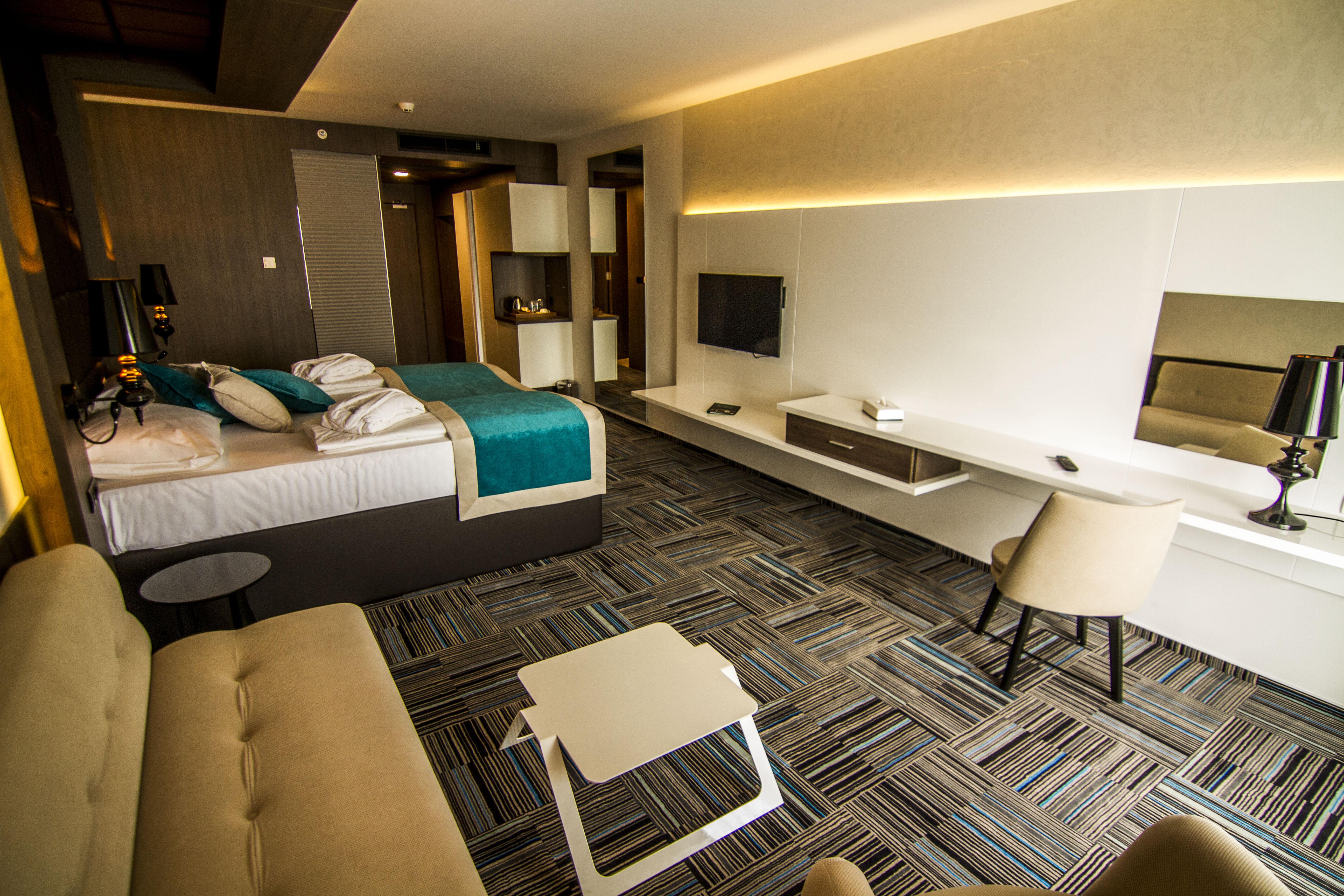 Hotel Hills Sarajevo Congress & Thermal Spa Resort Ilidža Bagian luar foto A room at the hotel