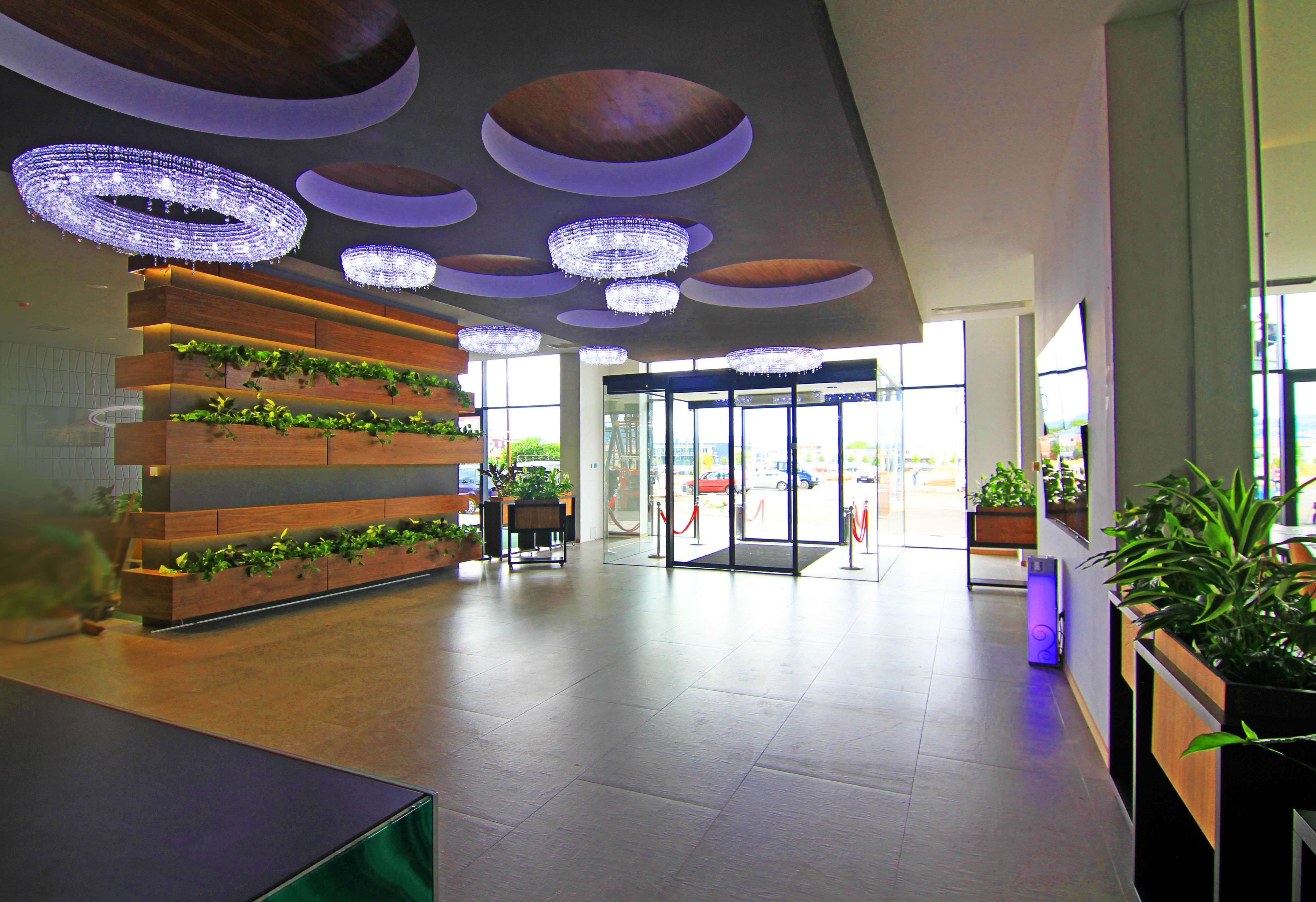 Hotel Hills Sarajevo Congress & Thermal Spa Resort Ilidža Bagian luar foto Entrance to the terminal