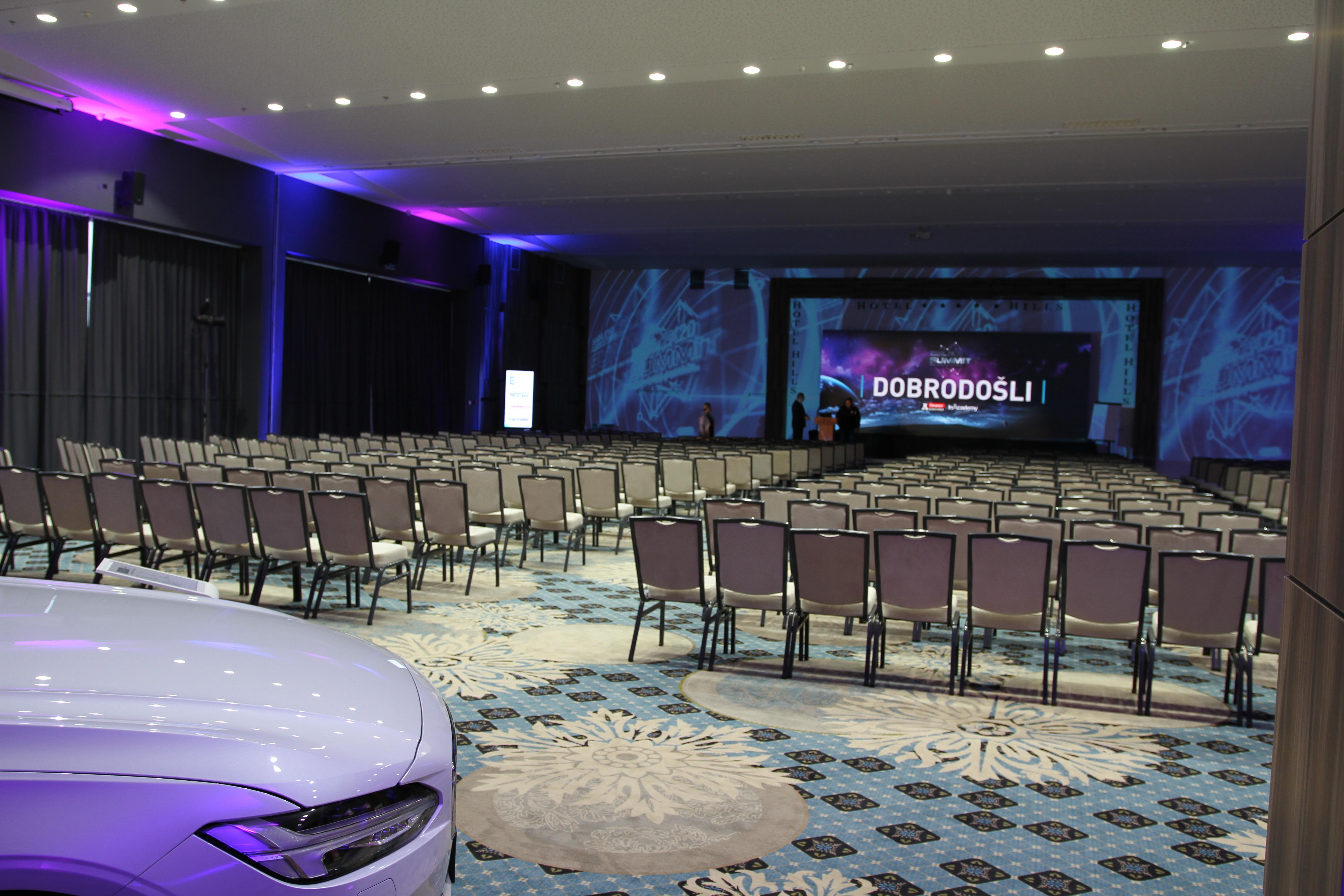 Hotel Hills Sarajevo Congress & Thermal Spa Resort Ilidža Bagian luar foto The 2018 Tesla Model 3 unveiling at the Tesla Factory