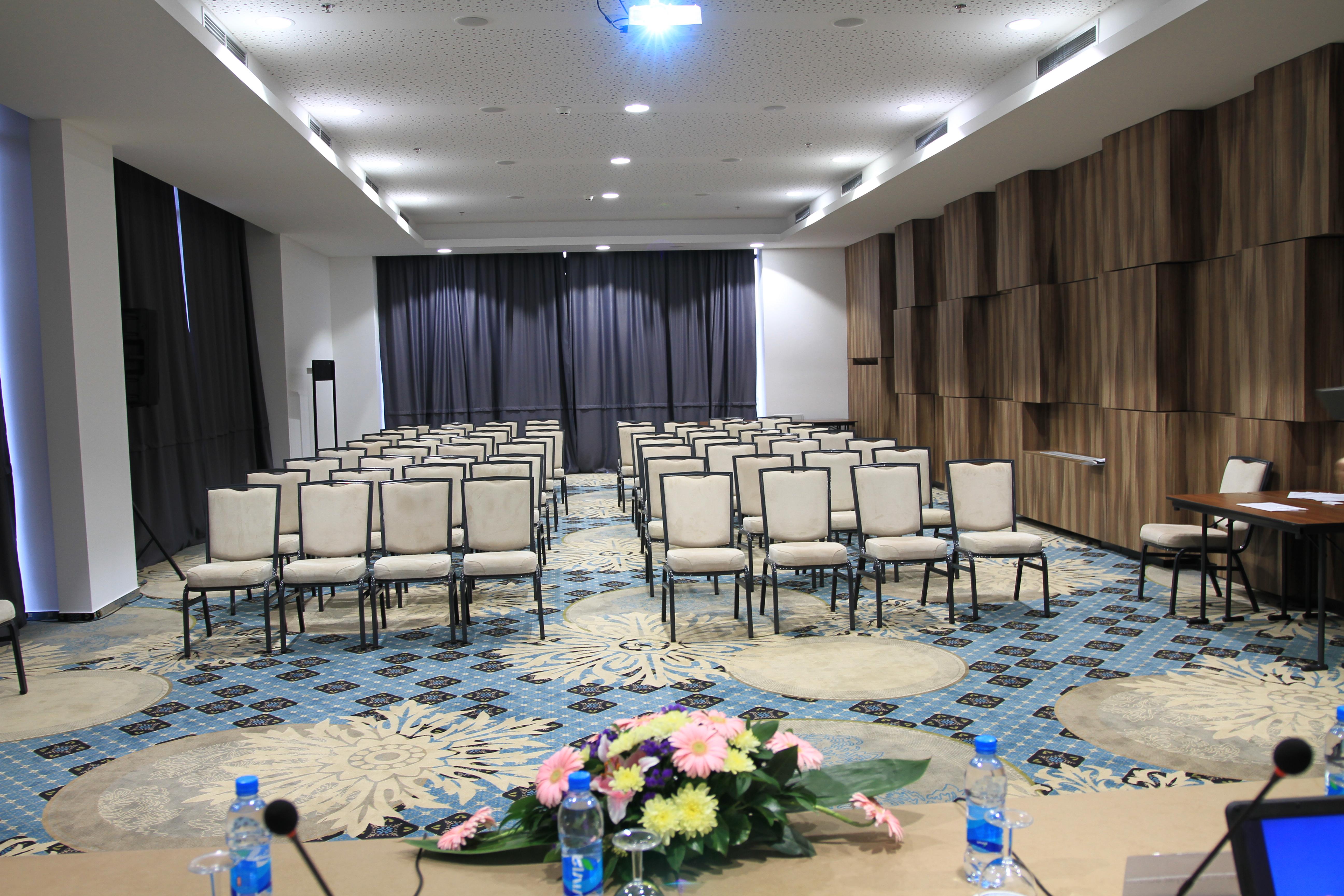 Hotel Hills Sarajevo Congress & Thermal Spa Resort Ilidža Bagian luar foto Meeting room