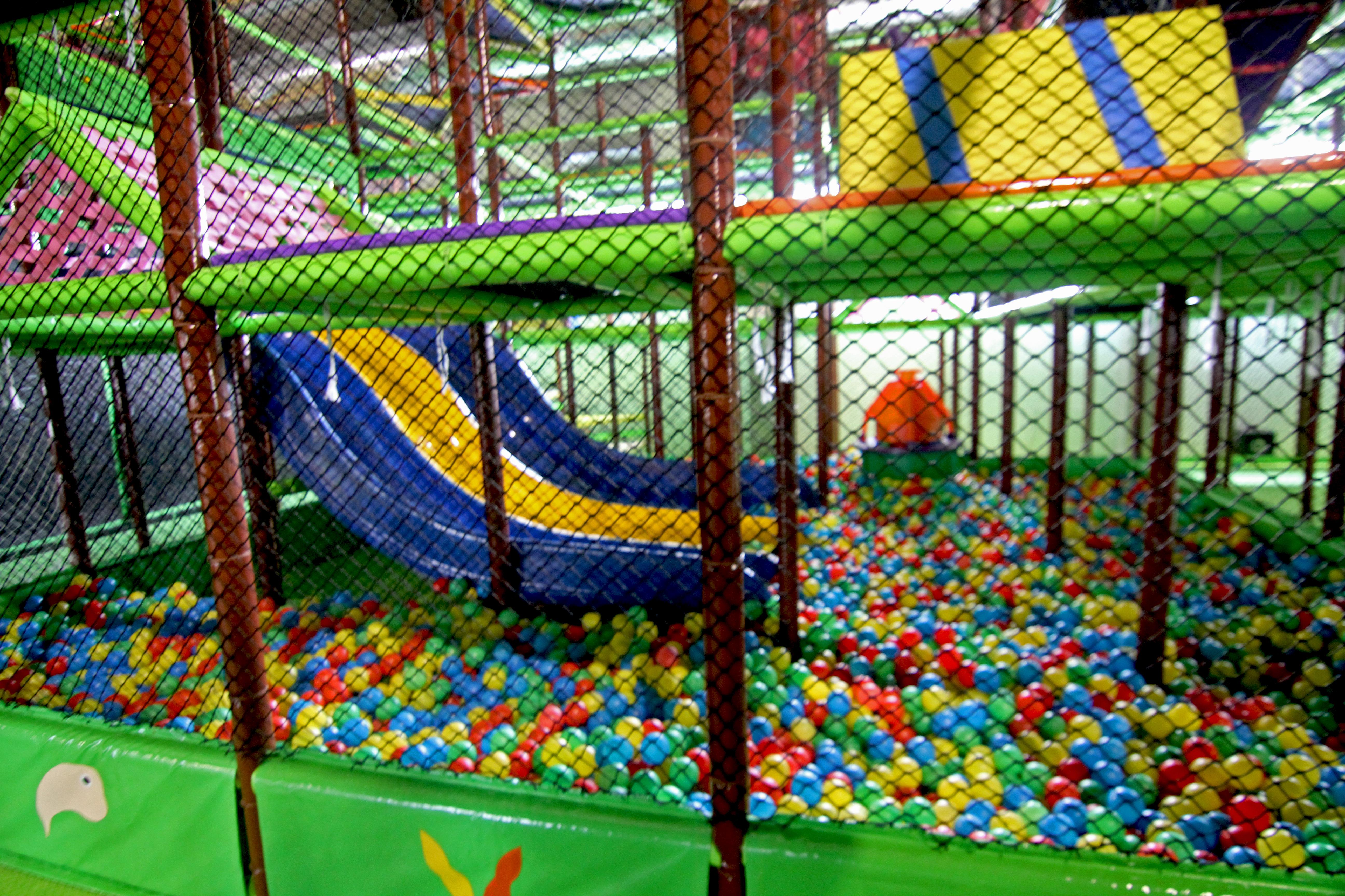 Hotel Hills Sarajevo Congress & Thermal Spa Resort Ilidža Bagian luar foto A ball pit at a playground