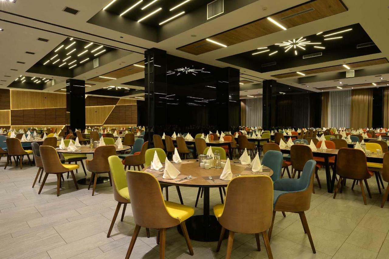 Hotel Hills Sarajevo Congress & Thermal Spa Resort Ilidža Bagian luar foto The dining hall